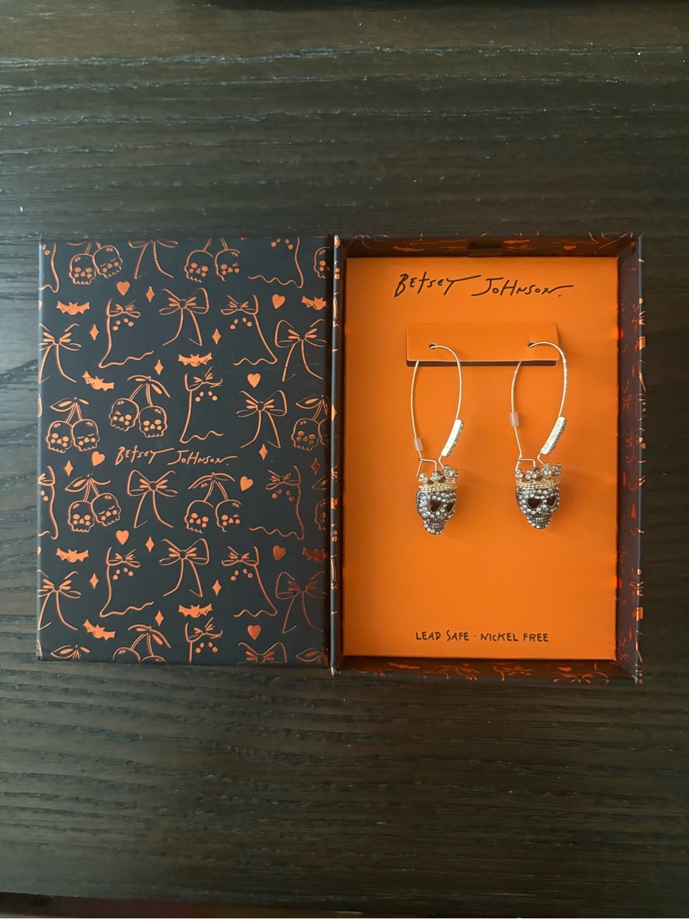 NEW Betsey Johnson Skull Earrings